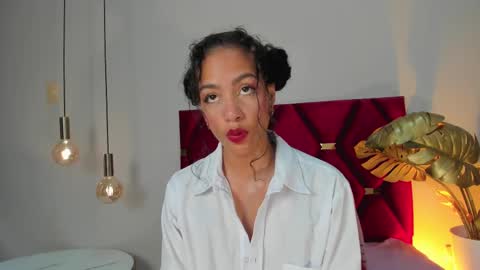 Snapshot of antonellahall_ chatting on March 8, 2025, 12:20 pm AntonellaHall online show from March 8, 2025, 12:20 pm