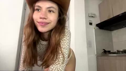 Snapshot of antonellarossii_ chatting on December 12, 2024, 5:15 pm Antonella  online show from December 12, 2024, 5:15 pm