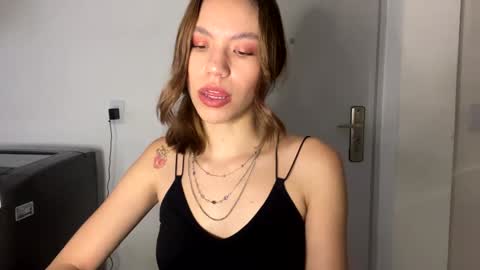 Snapshot of antonellarossii_ chatting on December 26, 2024, 11:43 am Antonella  online show from December 26, 2024, 11:43 am
