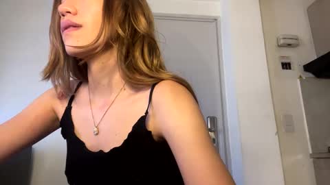 Snapshot of antonellarossii_ chatting on January 22, 2025, 4:55 pm Antonella  online show from January 22, 2025, 4:55 pm