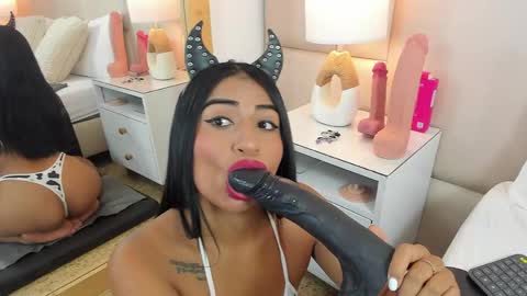 Antonia online show from April 23, 2026, 12:26 pm