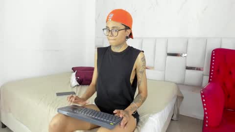Snapshot of antony_d_ossa chatting on May 19, 2026, 1:56 am antony_d_ossa online show from May 19, 2026, 1:56 am