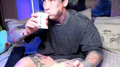 Snapshot of anubisgod88 chatting on November 3, 2025, 3:24 pm Tom online show from November 3, 2025, 3:24 pm