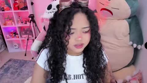 Snapshot of anyburkee chatting on December 19, 2025, 3:13 am Any online show from December 19, 2025, 3:13 am