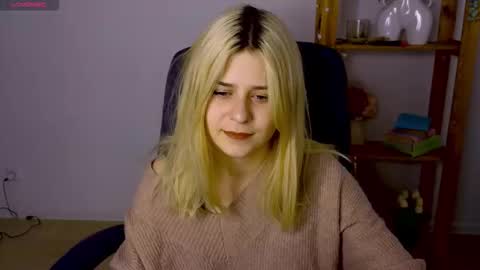 ApheliaStar online show from November 4, 2025, 3:44 pm