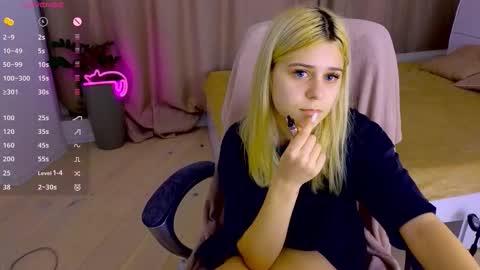 ApheliaStar online show from February 3, 2026, 4:56 pm