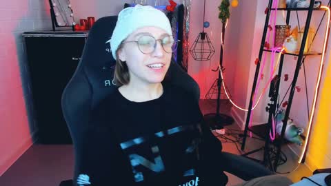 APHEX QUEEN online show from December 25, 2024, 9:11 pm