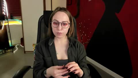 APHEX QUEEN online show from March 8, 2025, 4:06 pm