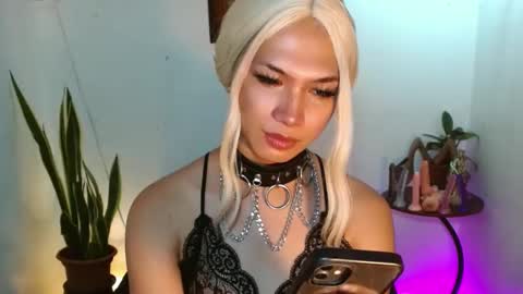 Snapshot of aphr0dite_x chatting on January 27, 2025, 2:10 am Roman Goddess online show from January 27, 2025, 2:10 am