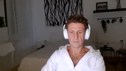 Snapshot of apollobest77 chatting on December 19, 2024, 9:28 pm apollobest77 online show from December 19, 2024, 9:28 pm