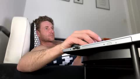 Snapshot of apollobest77 chatting on January 19, 2025, 11:00 pm apollobest77 online show from January 19, 2025, 11:00 pm