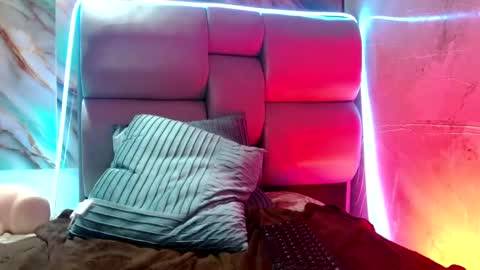 Apolo online show from March 12, 2025, 7:49 pm