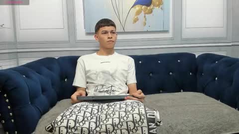 Snapshot of apolo_jonnes chatting on March 10, 2026, 2:27 am online show from March 10, 2026, 2:27 am