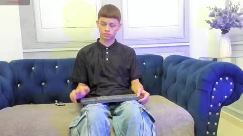 Snapshot of apolo_jonnes chatting on March 17, 2026, 1:54 am online show from March 17, 2026, 1:54 am