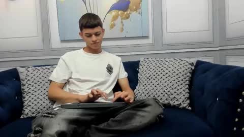 Snapshot of apolo_jonnes chatting on March 19, 2026, 1:42 am online show from March 19, 2026, 1:42 am