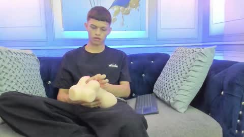 Snapshot of apolo_jonnes chatting on March 25, 2026, 2:17 am online show from March 25, 2026, 2:17 am