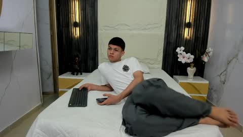 Snapshot of apolo_jonnes chatting on April 9, 2026, 2:11 am online show from April 9, 2026, 2:11 am