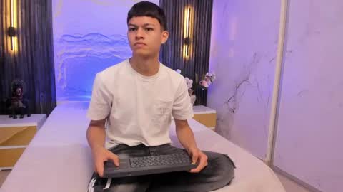 Snapshot of apolo_jonnes chatting on April 16, 2026, 2:23 am online show from April 16, 2026, 2:23 am