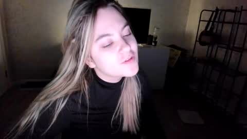 Snapshot of appleyummybuns chatting on October 29, 2025, 12:51 pm appleyummybuns online show from October 29, 2025, 12:51 pm