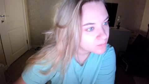 Snapshot of appleyummybuns chatting on November 12, 2025, 4:18 pm appleyummybuns online show from November 12, 2025, 4:18 pm