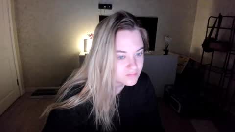 Snapshot of appleyummybuns chatting on November 15, 2025, 4:43 am appleyummybuns online show from November 15, 2025, 4:43 am