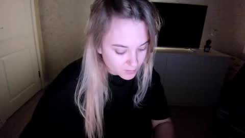 Snapshot of appleyummybuns chatting on November 17, 2025, 7:30 pm appleyummybuns online show from November 17, 2025, 7:30 pm