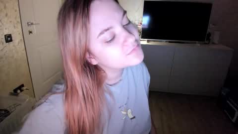 Snapshot of appleyummybuns chatting on December 2, 2025, 3:56 am appleyummybuns online show from December 2, 2025, 3:56 am