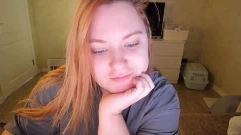 Snapshot of appleyummybuns chatting on February 16, 2026, 10:33 am appleyummybuns online show from February 16, 2026, 10:33 am