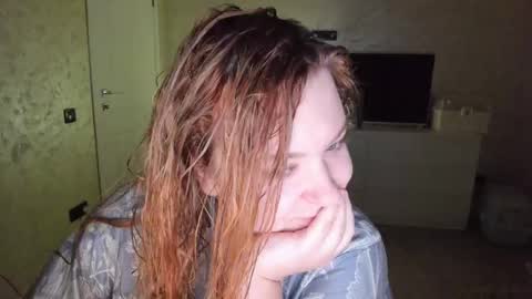 Snapshot of appleyummybuns chatting on February 20, 2026, 12:18 am appleyummybuns online show from February 20, 2026, 12:18 am