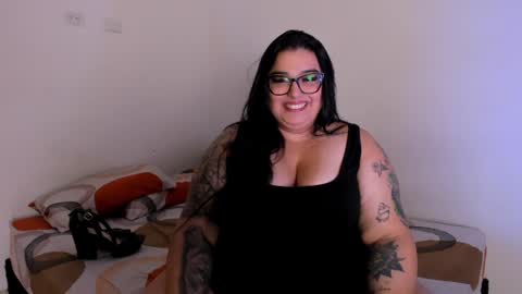 Snapshot of apriilpeach_ chatting on January 1, 2025, 2:09 am Maria online show from January 1, 2025, 2:09 am