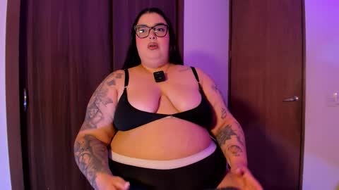 Snapshot of apriilpeach_ chatting on November 7, 2025, 10:43 pm Maria online show from November 7, 2025, 10:43 pm