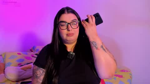 Snapshot of apriilpeach_ chatting on November 12, 2025, 10:52 pm Maria online show from November 12, 2025, 10:52 pm