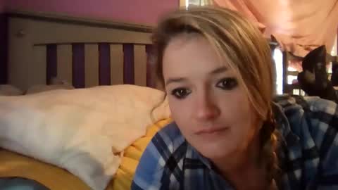 Snapshot of april91d chatting on October 28, 2025, 8:44 pm whats your fantasy online show from October 28, 2025, 8:44 pm