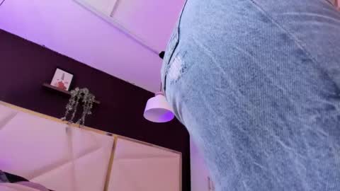 April online show from November 26, 2025, 11:11 am