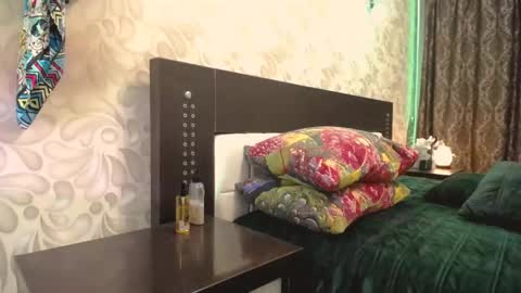 April Bronte online show from January 28, 2025, 9:40 pm