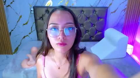 Snapshot of april_daddyssgirl chatting on September 27, 2025, 11:32 pm APRIL online show from September 27, 2025, 11:32 pm