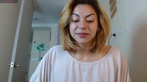 Snapshot of april_dumont5 chatting on July 6, 2026, 11:18 am April Dumont online show from July 6, 2026, 11:18 am