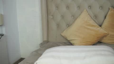 Snapshot of aprilhadid chatting on June 28, 2026, 9:10 pm Laura online show from June 28, 2026, 9:10 pm