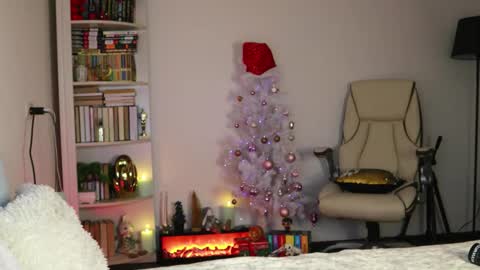 Snapshot of aprilinalba chatting on December 2, 2025, 12:49 am ALEKSANDRA POLYAKOVA online show from December 2, 2025, 12:49 am