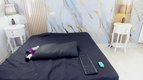 aprillross online show from April 6, 2026, 12:39 pm