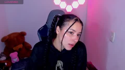 aqua emilly online show from April 6, 2026, 11:38 pm