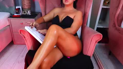 AQueenMonica online show from October 5, 2025, 1:48 am