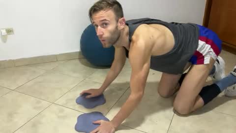 Snapshot of aquilesmade chatting on December 29, 2024, 4:19 pm Aquilesmade online show from December 29, 2024, 4:19 pm