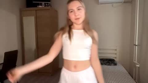 Emi online show from November 10, 2025, 12:04 pm