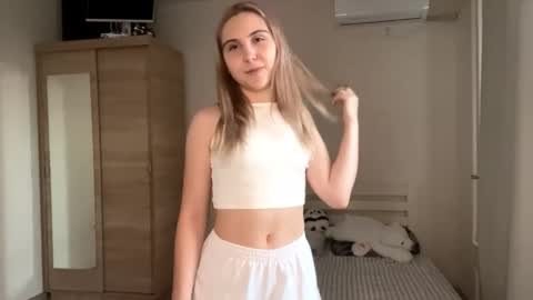 Emi online show from November 16, 2025, 1:17 pm