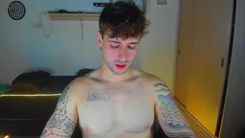 Snapshot of ares_blue chatting on February 4, 2026, 1:22 am ares blue online show from February 4, 2026, 1:22 am