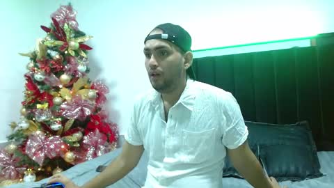 aresandapolo_ online show from December 1, 2024, 11:25 pm