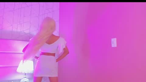 Snapshot of ari_sunshine chatting on December 19, 2024, 2:01 am Ari  online show from December 19, 2024, 2:01 am