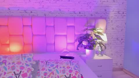 Snapshot of ari_sunshine chatting on December 27, 2024, 10:05 pm Ari  online show from December 27, 2024, 10:05 pm