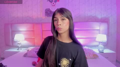 Snapshot of ari_sunshine chatting on December 28, 2024, 11:48 pm Ari  online show from December 28, 2024, 11:48 pm